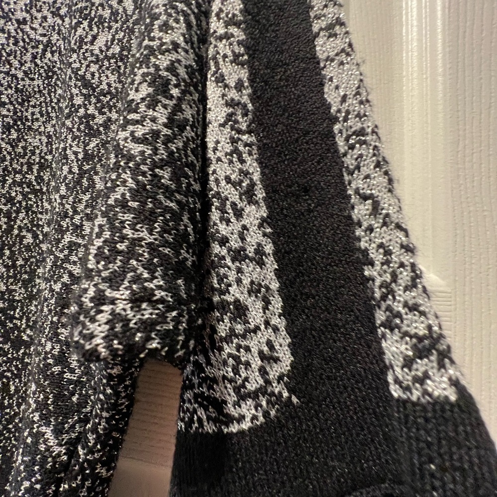 Women’s 2/4 sleeve shimmery cowl neck sweater very flattering size small - Picture 2 of 2